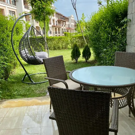 Апартамент Life Private Garden