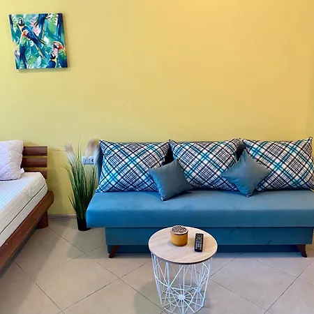 Апартамент Life Private Garden